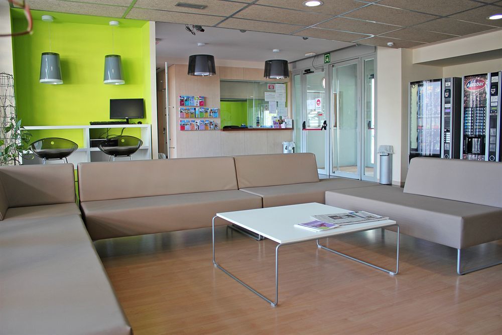 Residencia Universitaria Resa Los Abedules ปัมโปลนา ภายนอก รูปภาพ